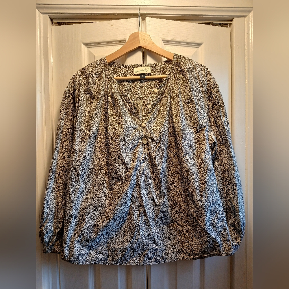 Universal Thread Black and White Floral Blouse